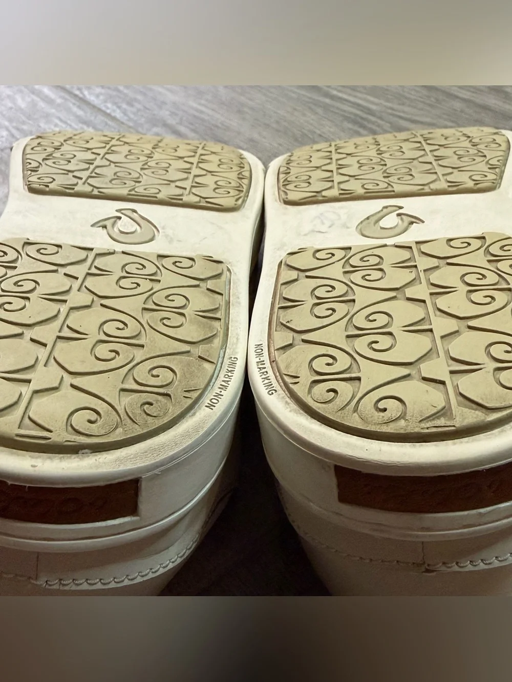 OluKai Pehuea Women's White Mesh Round Toe Slip-On Flat Shoes US 10 EU 40
